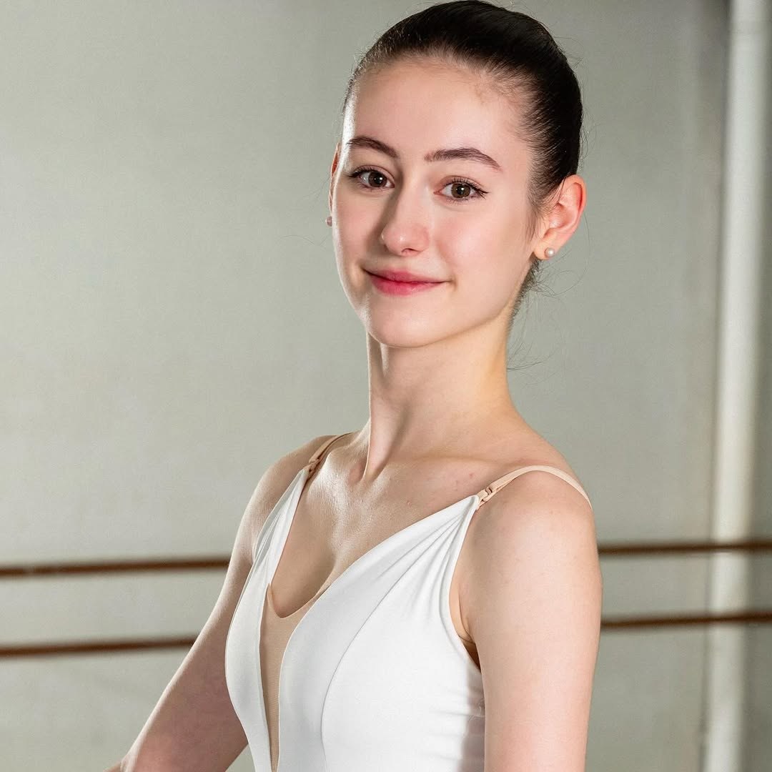 Portrait studio - Emelyne Woodley